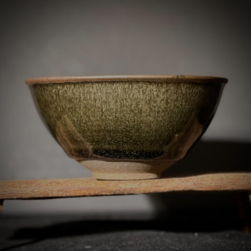 池恩比｜七星窯｜茶葉末束口盞 TNB001-A