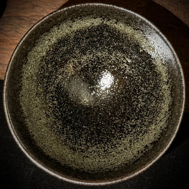 張震濤｜挹陶齋｜黑釉茶末花斂口斗笠盞 ZZT008