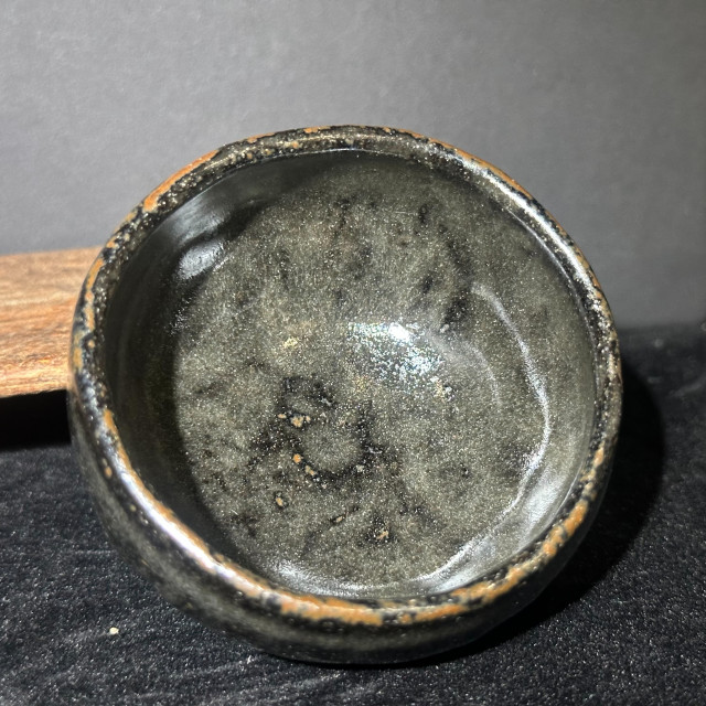 潘勇靜｜灰貝芝麻斑斂口手捏盞 PUG018｜樂盞堂