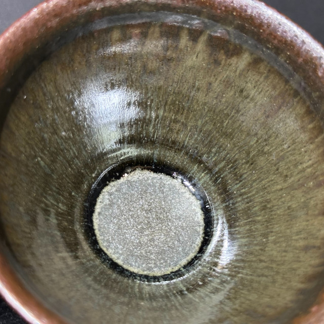 張震濤｜挹陶齋｜茶末毫束口盞 鈣化白晶花 ZZT014