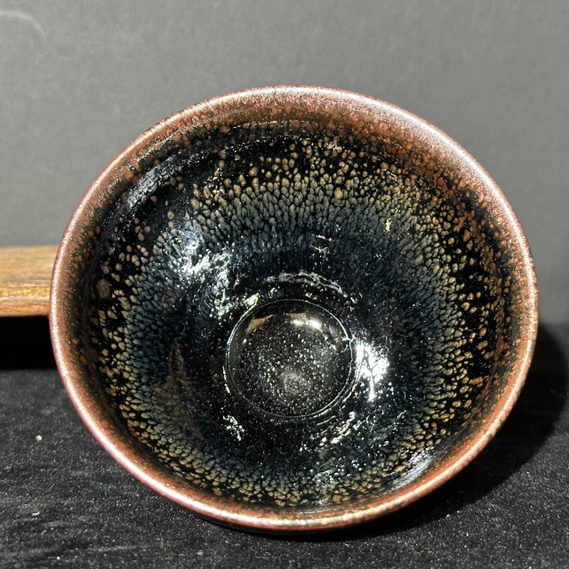 張震濤｜挹陶齋｜玄金 漸變滴束口盞 ZZT033