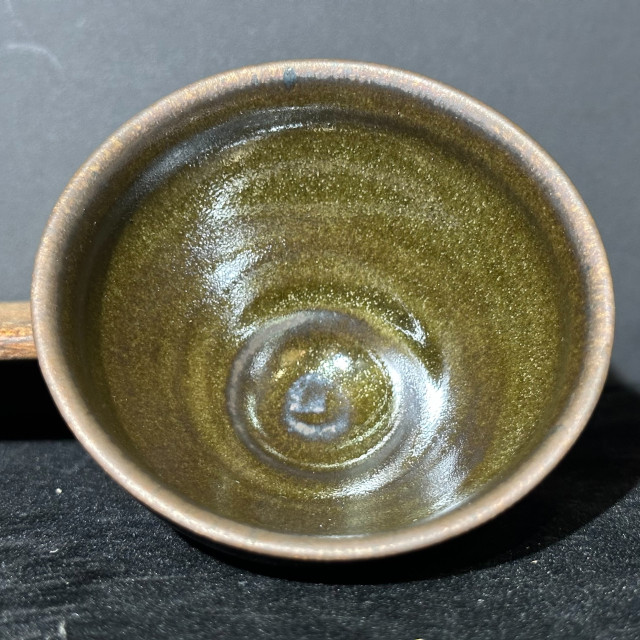 張震濤｜挹陶齋｜玄苔 積碳七彩口茶末釉束口盞 ZZT035