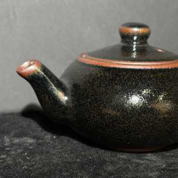龍窯柴燒建盞壺｜俞彩珍｜240cc 龍窯黑釉茶末貝合歡壺 YTZ005