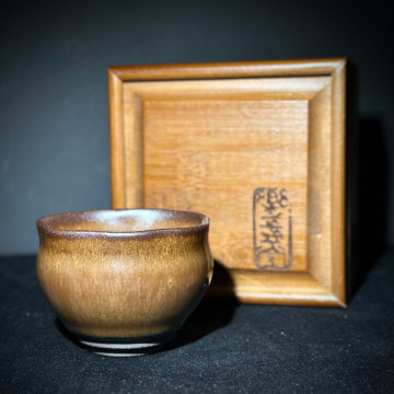 潘勇靜｜金兔毫手捏盞 焙霞土心 PUG001｜樂盞堂