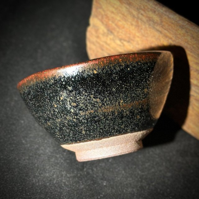 潘勇靜｜烏金青藍滴手捏盞 燼夜 PUG006｜樂盞堂