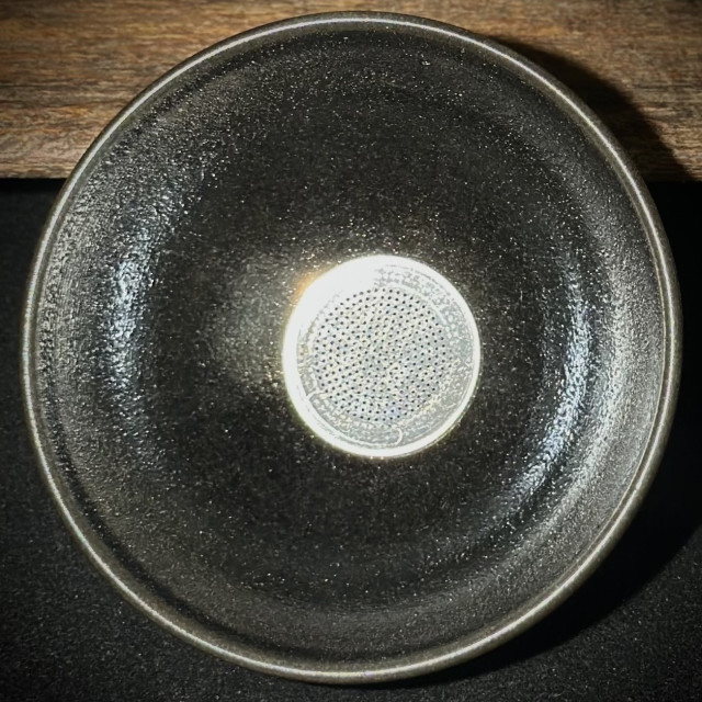 龍窯柴燒｜灰黑貝濾網 LYLW002