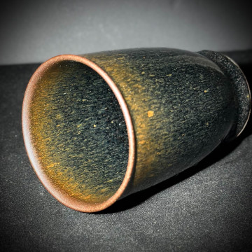 嚴柳忠｜樂盞堂｜330cc束口型黑藍兔毫手握杯 YLZ017